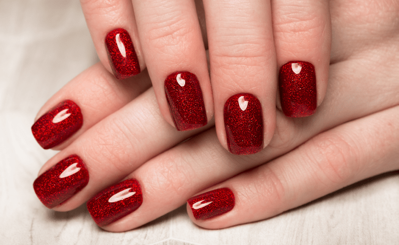 ideias de unhas vermelhas com glitter para festas