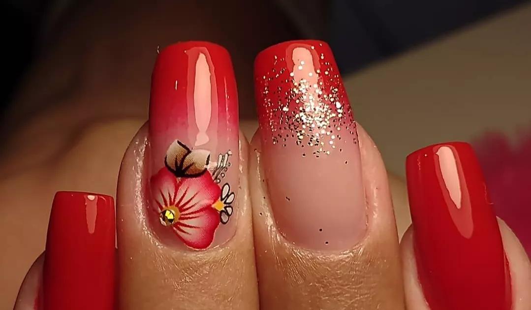 erros comuns ao aplicar glitter nas unhas vermelhas