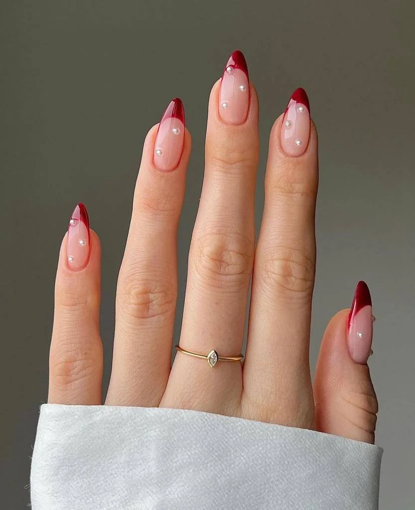 Unhas vermelhas minimalistas: ideias para o dia a dia