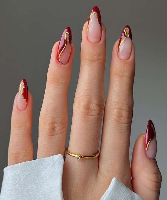 Nail Art Minimalista em Vermelho: Elegância Sem Exageros