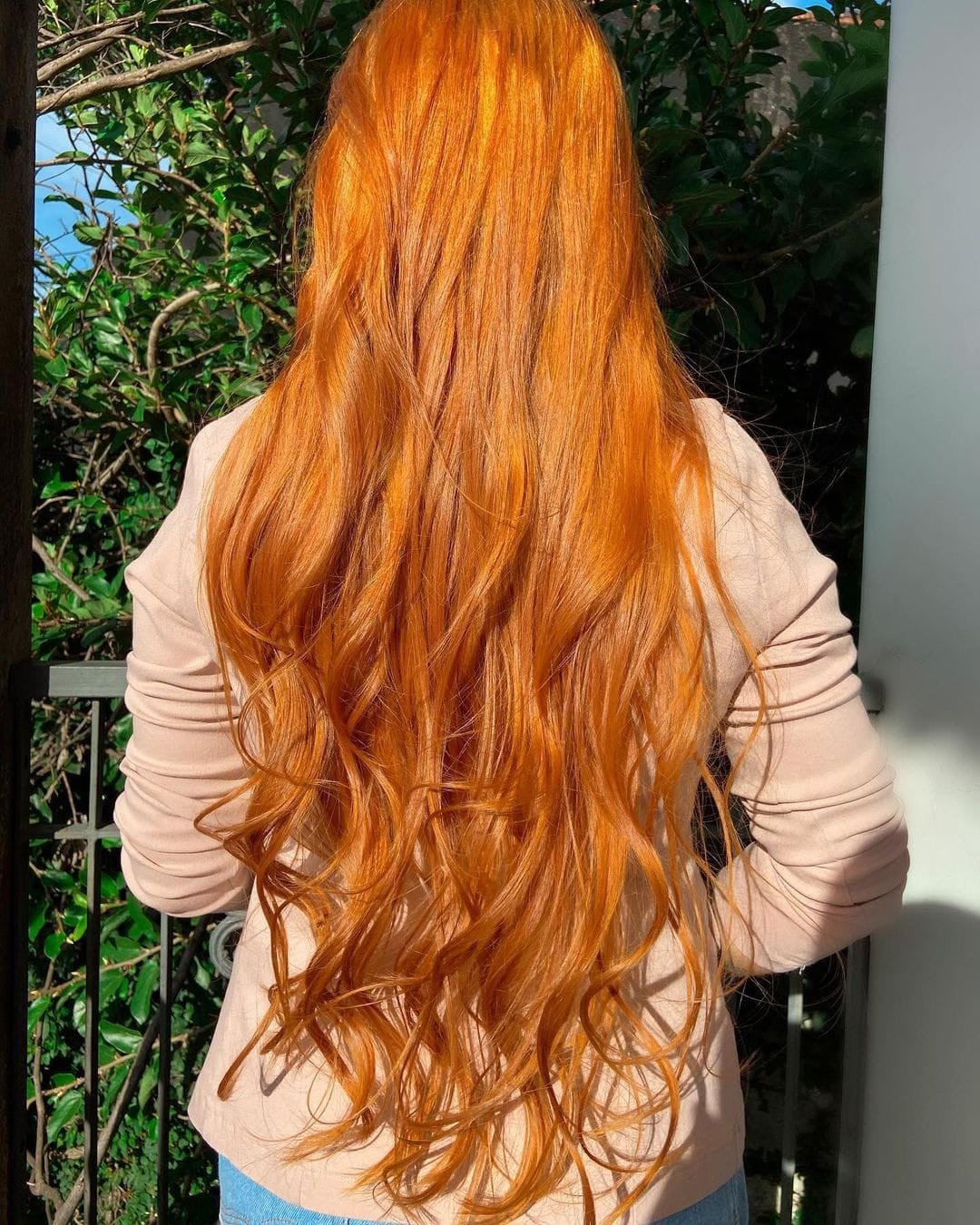 Como alcançar o tom de cabelo vermelho do V do BTS