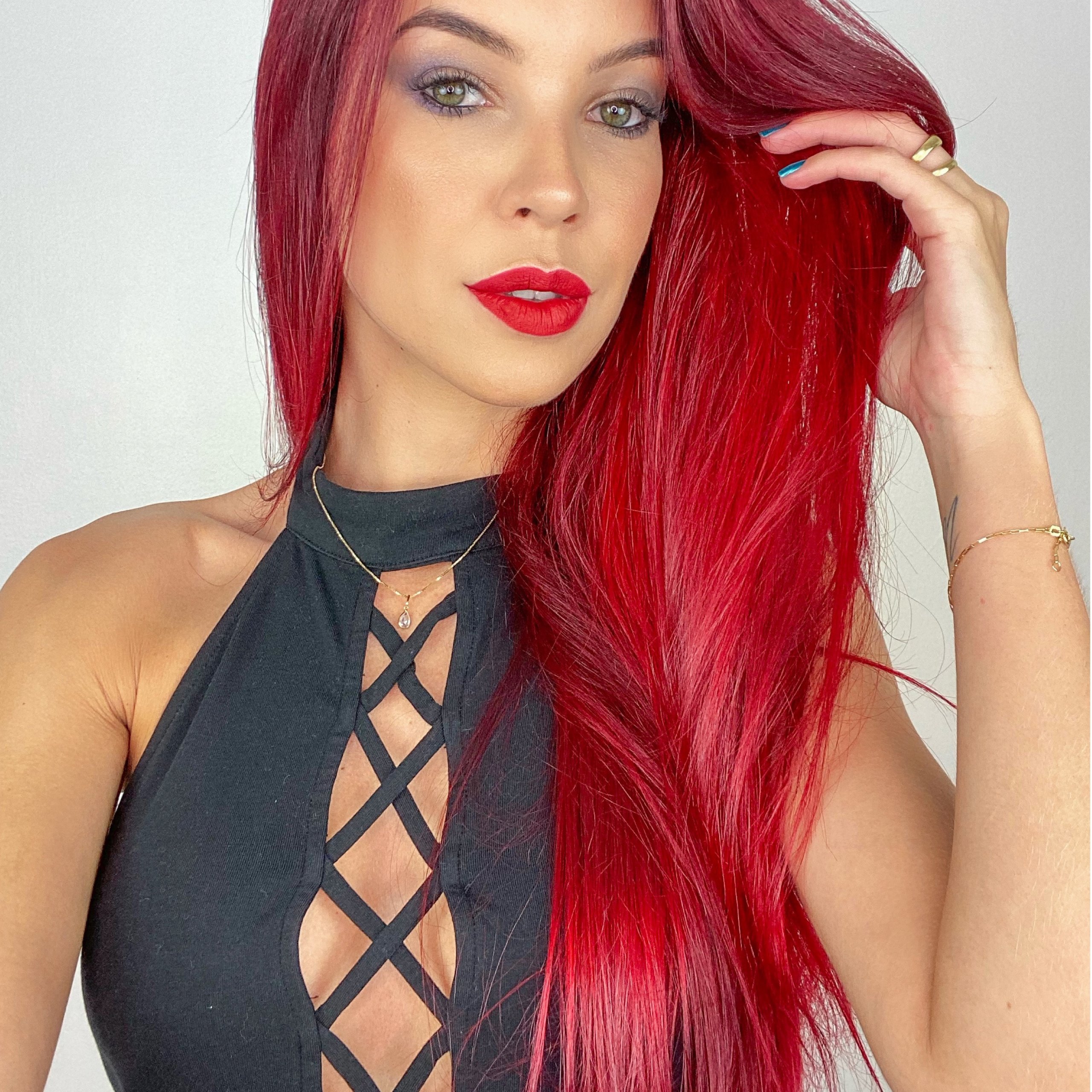 A influência do cabelo vermelho de Taehyung na moda K-pop