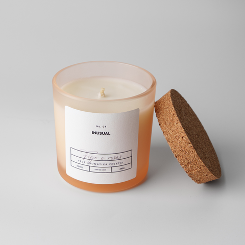 Presenteie com Intenção: O Significado por Trás de uma Vela Aromática