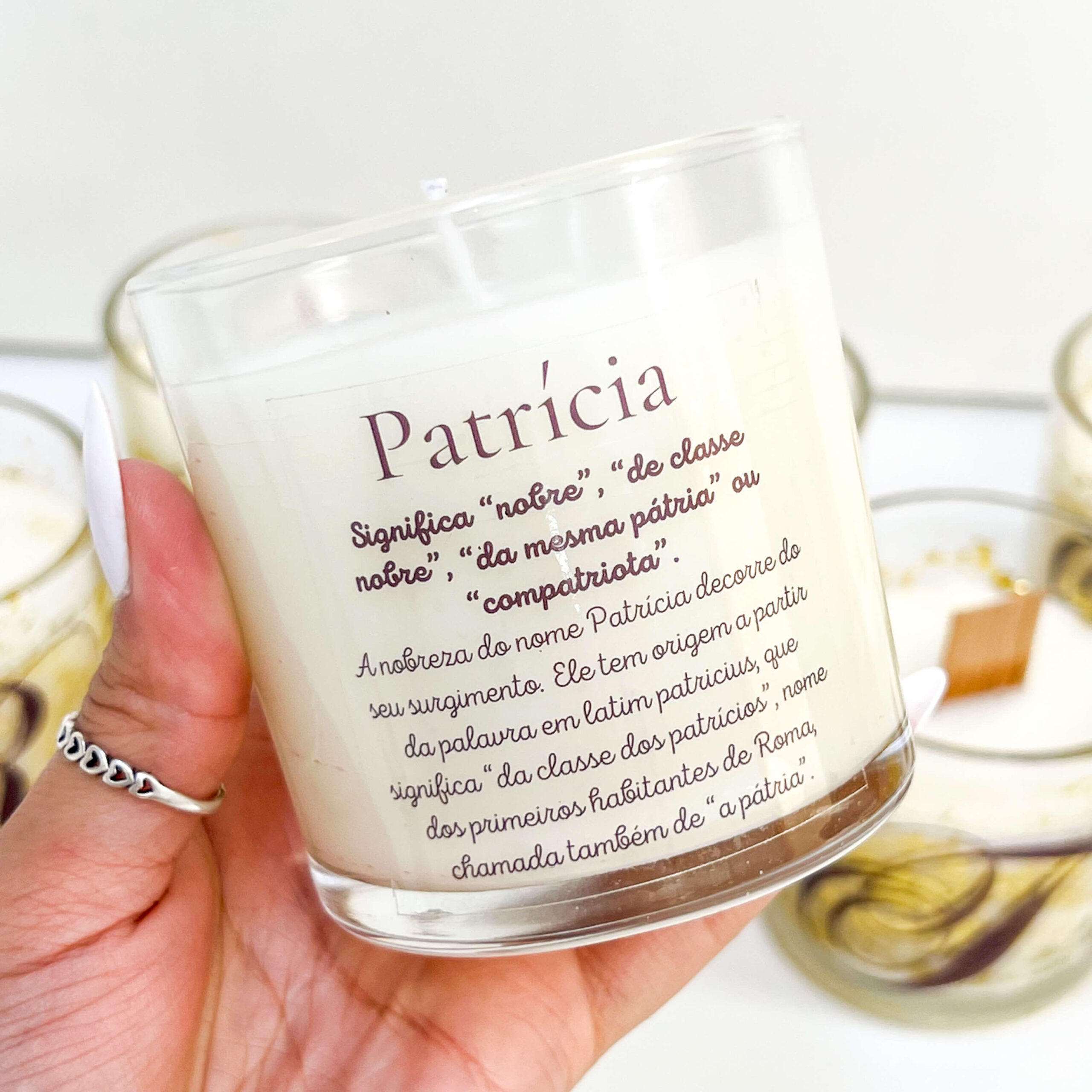 Presenteie com Intenção: O Significado por Trás de uma Vela Aromática