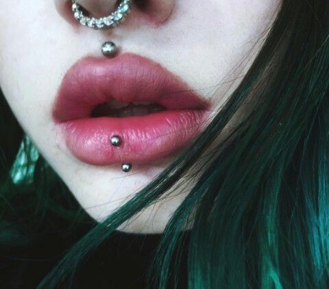 vertical labret vs labret piercing