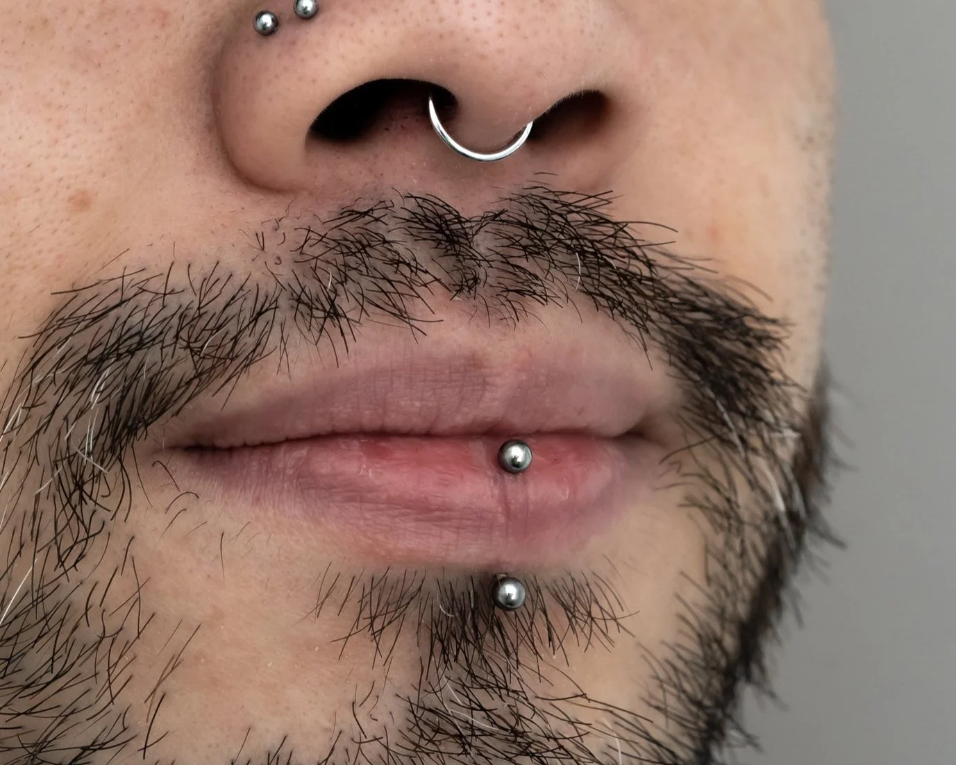 vertical labret material joia