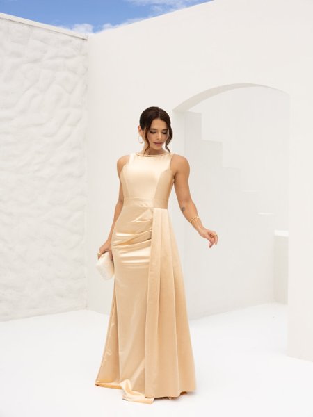 vestido de festa com renda bege