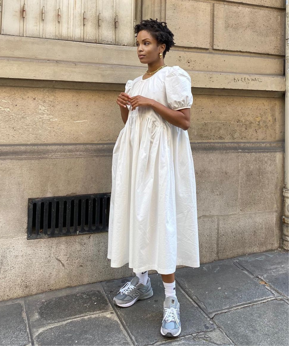 vestido com tênis como usar