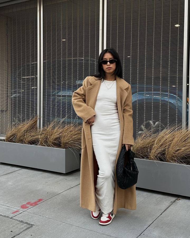 vestido justo com tênis