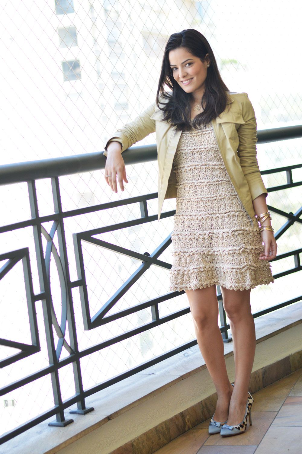 vestido de crochê com hot pants