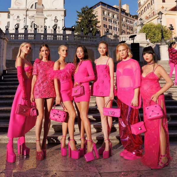 vestido rosa tomara que caia