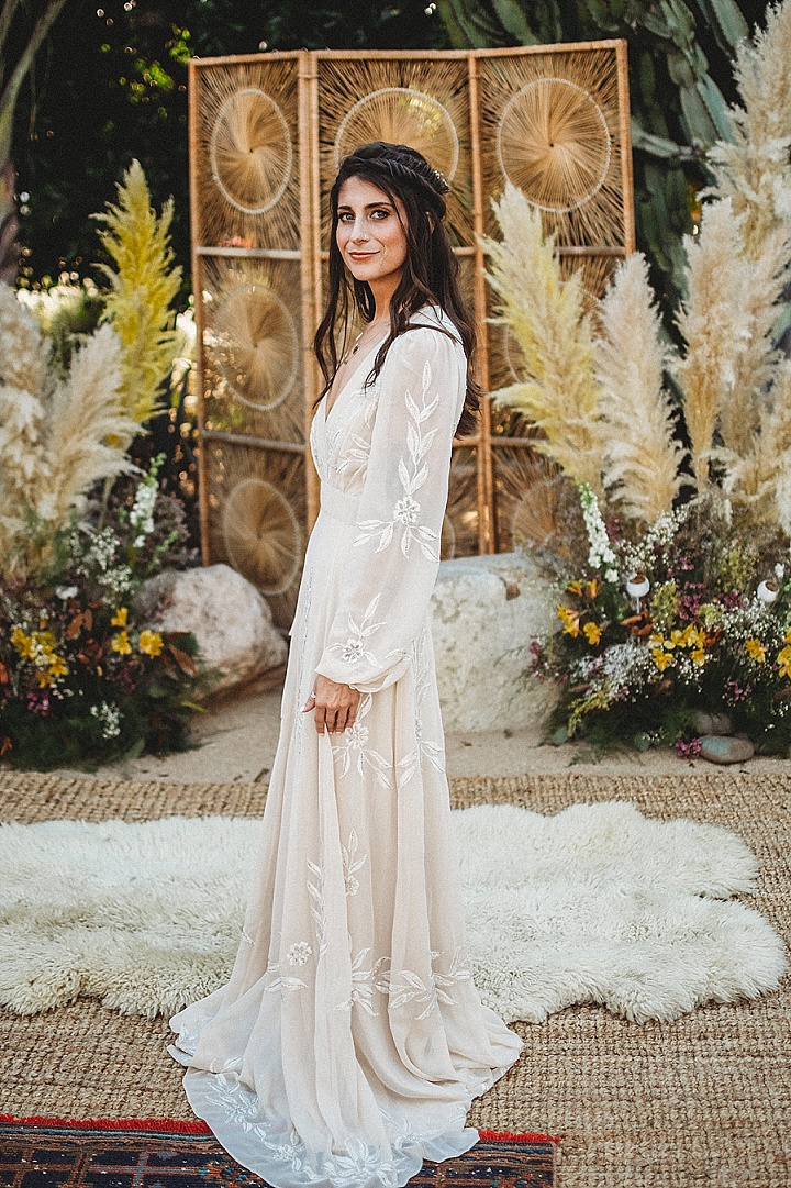 vestido de noiva boho com decote profundo