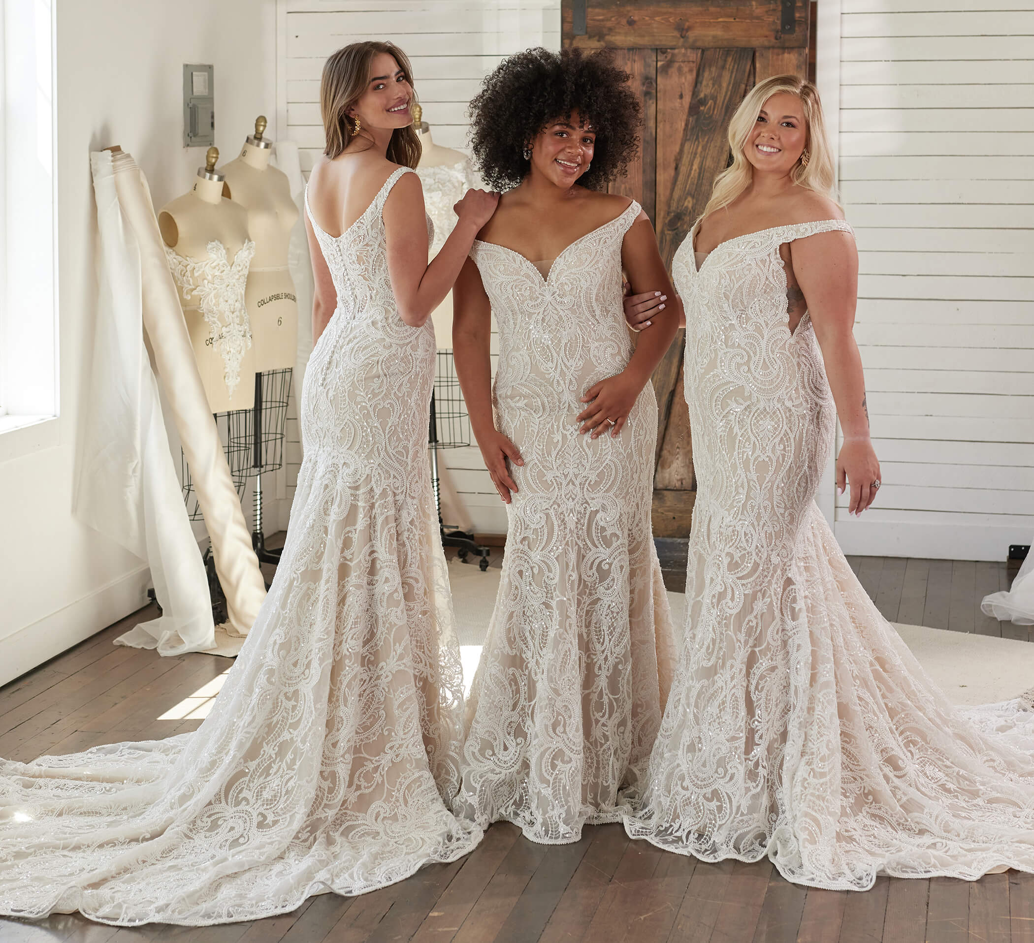 5 ideias de títulos:
1. O Guia Completo do Vestido de Noiva Evasê: Encontre o Seu Modelo Perfeito
2. Vestido de Noiva Evasê: Por Que Ele é o Queridinho das Noivas Atemporais?
3. Como o Vestido Evasê Valoriza Diferentes Tipos de Corpo?
4. Tecidos e Detalhes: A Versatilidade do Vestido de Noiva Corte A
5. Inspirações de Vestidos de Noiva Evasê para Casamentos Clássicos e Modernos