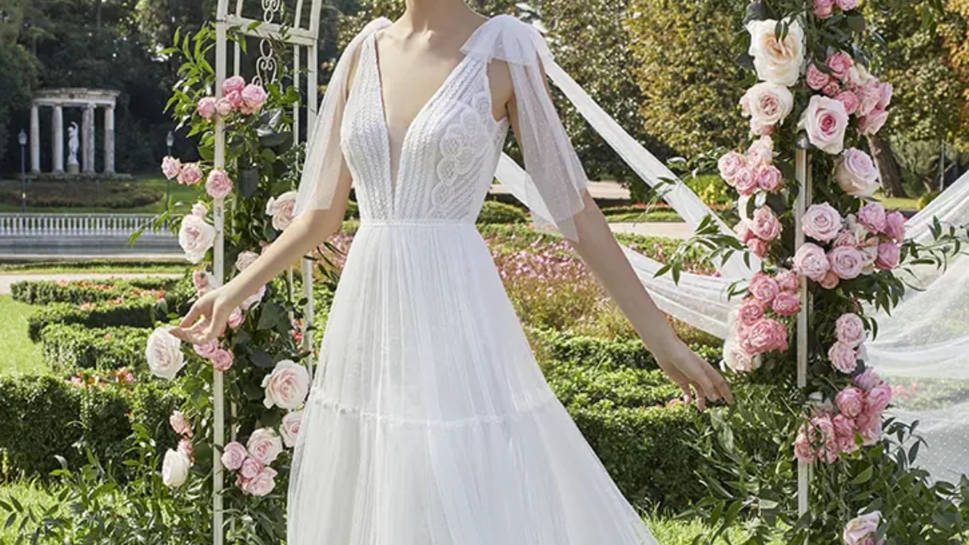 5 ideias de títulos:
1. O Guia Completo do Vestido de Noiva Evasê: Encontre o Seu Modelo Perfeito
2. Vestido de Noiva Evasê: Por Que Ele é o Queridinho das Noivas Atemporais?
3. Como o Vestido Evasê Valoriza Diferentes Tipos de Corpo?
4. Tecidos e Detalhes: A Versatilidade do Vestido de Noiva Corte A
5. Inspirações de Vestidos de Noiva Evasê para Casamentos Clássicos e Modernos