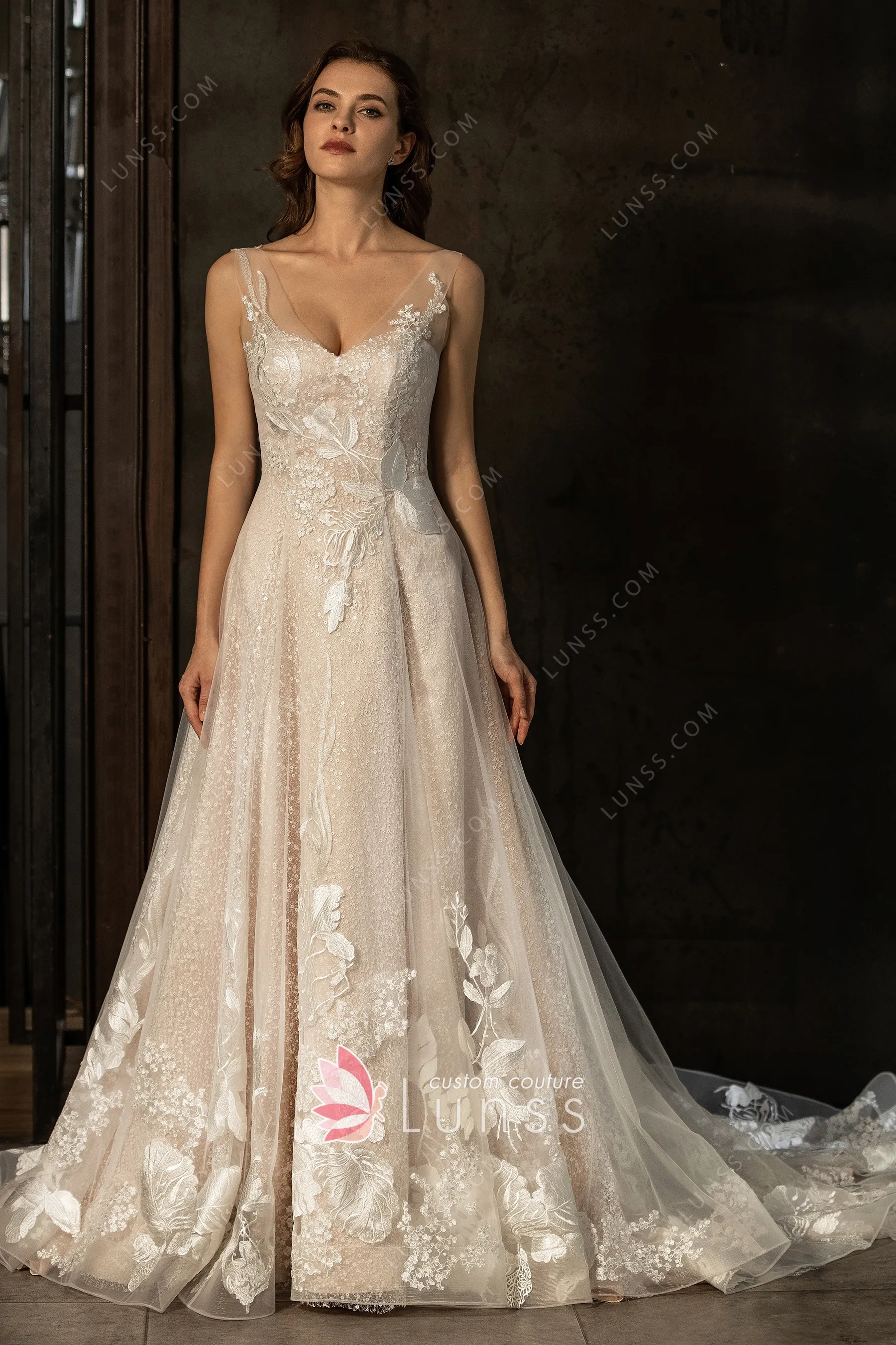 5 ideias de títulos:
1. Vestidos de Noiva Nude: A Tendência que Celebra a Sofisticação
2. Guia Completo: Como Escolher o Vestido de Noiva Nude Perfeito
3. Do Boho ao Minimalista: Modelos Incríveis de Vestidos de Noiva Nude
4. Onde Encontrar e Quanto Custa um Vestido de Noiva Nude dos Sonhos
5. Dicas de Estilo: Acessórios e Combinações para seu Vestido de Noiva Nude