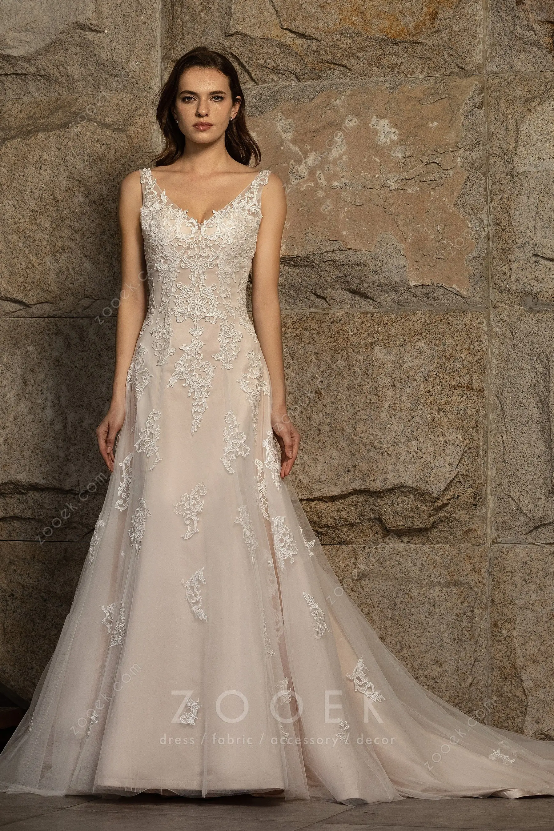 5 ideias de títulos:
1. Vestidos de Noiva Nude: A Tendência que Celebra a Sofisticação
2. Guia Completo: Como Escolher o Vestido de Noiva Nude Perfeito
3. Do Boho ao Minimalista: Modelos Incríveis de Vestidos de Noiva Nude
4. Onde Encontrar e Quanto Custa um Vestido de Noiva Nude dos Sonhos
5. Dicas de Estilo: Acessórios e Combinações para seu Vestido de Noiva Nude