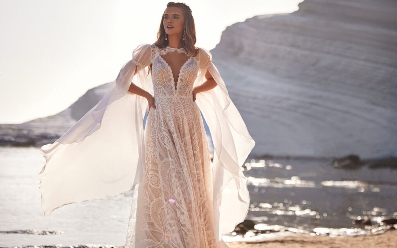 5 ideias de títulos:
1. Vestidos de Noiva Nude: A Tendência que Celebra a Sofisticação
2. Guia Completo: Como Escolher o Vestido de Noiva Nude Perfeito
3. Do Boho ao Minimalista: Modelos Incríveis de Vestidos de Noiva Nude
4. Onde Encontrar e Quanto Custa um Vestido de Noiva Nude dos Sonhos
5. Dicas de Estilo: Acessórios e Combinações para seu Vestido de Noiva Nude