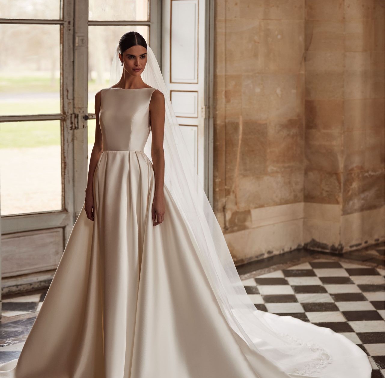 5 ideias de títulos:
1. Vestidos de Noiva Nude: A Tendência que Celebra a Sofisticação
2. Guia Completo: Como Escolher o Vestido de Noiva Nude Perfeito
3. Do Boho ao Minimalista: Modelos Incríveis de Vestidos de Noiva Nude
4. Onde Encontrar e Quanto Custa um Vestido de Noiva Nude dos Sonhos
5. Dicas de Estilo: Acessórios e Combinações para seu Vestido de Noiva Nude