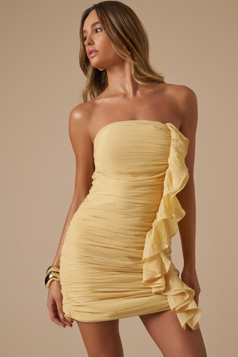 vestido com drapeado no busto