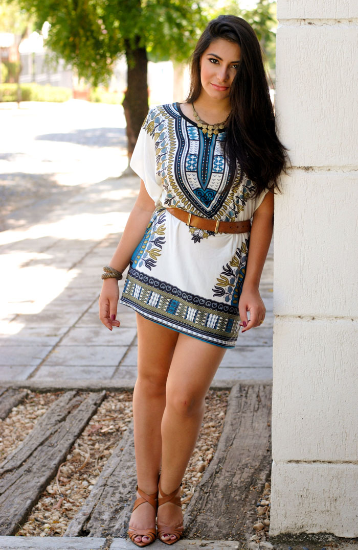 botas com vestido estampado