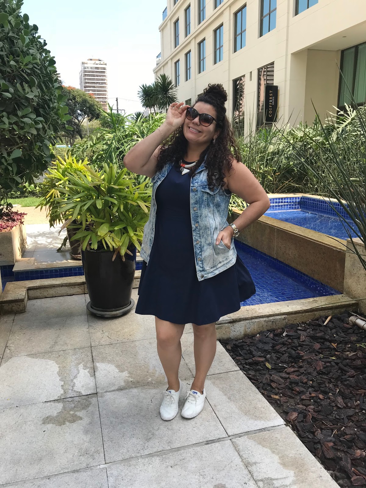 vestido evasê azul marinho
