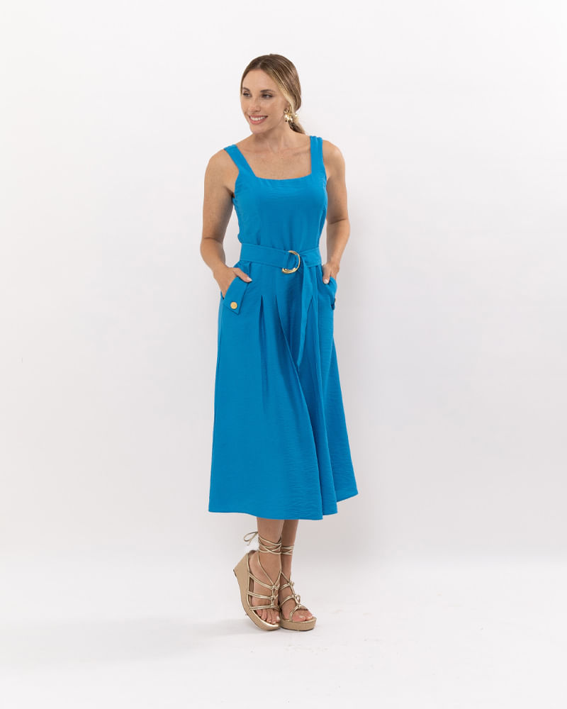 vestido evasê sem manga