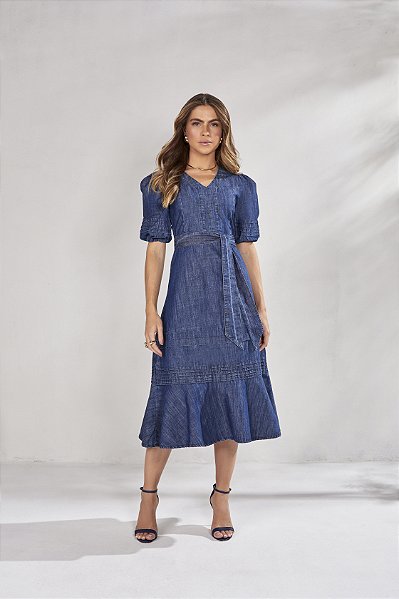 vestido evasê midi