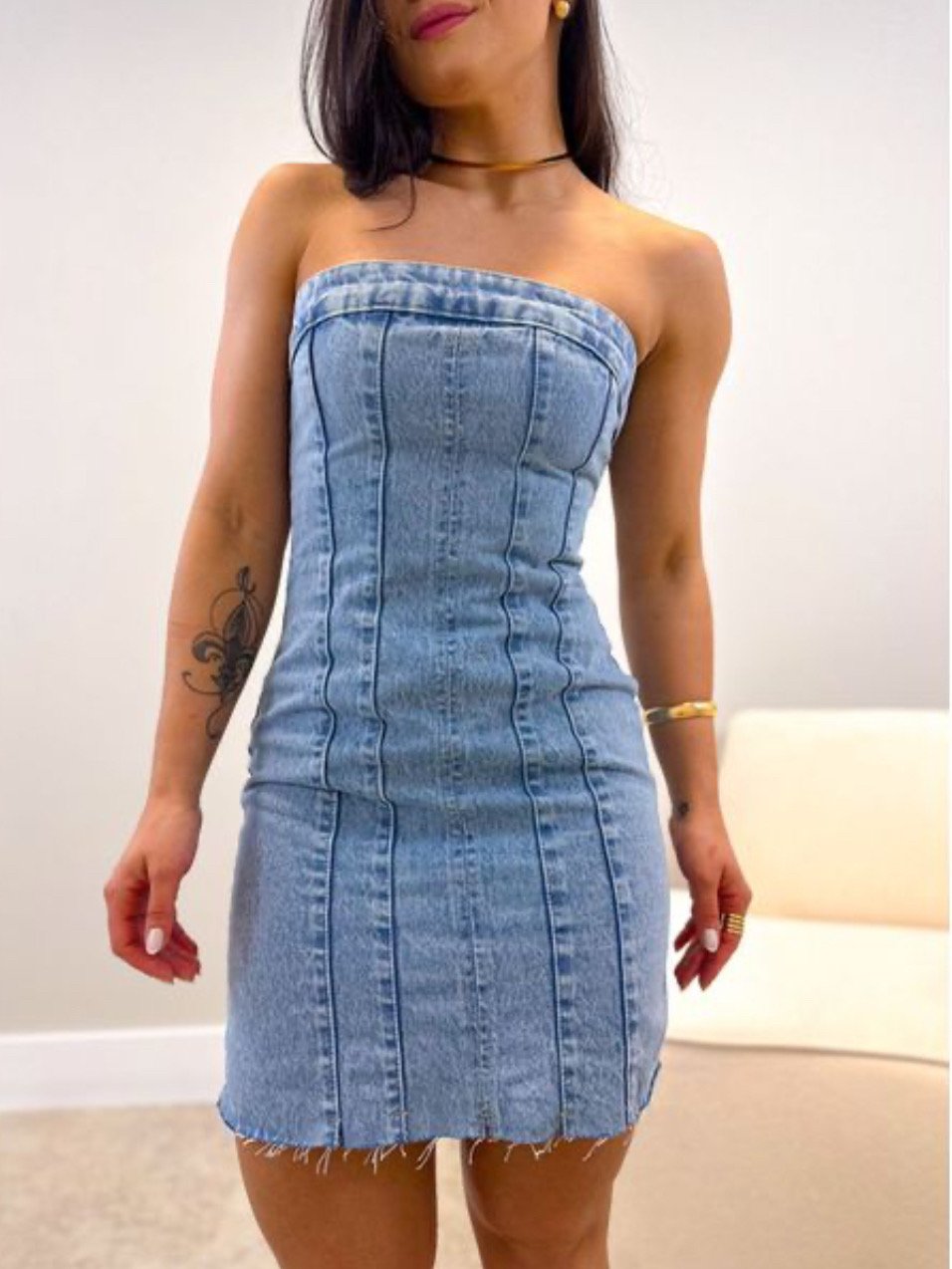 vestido jeans curto para looks com atitude
