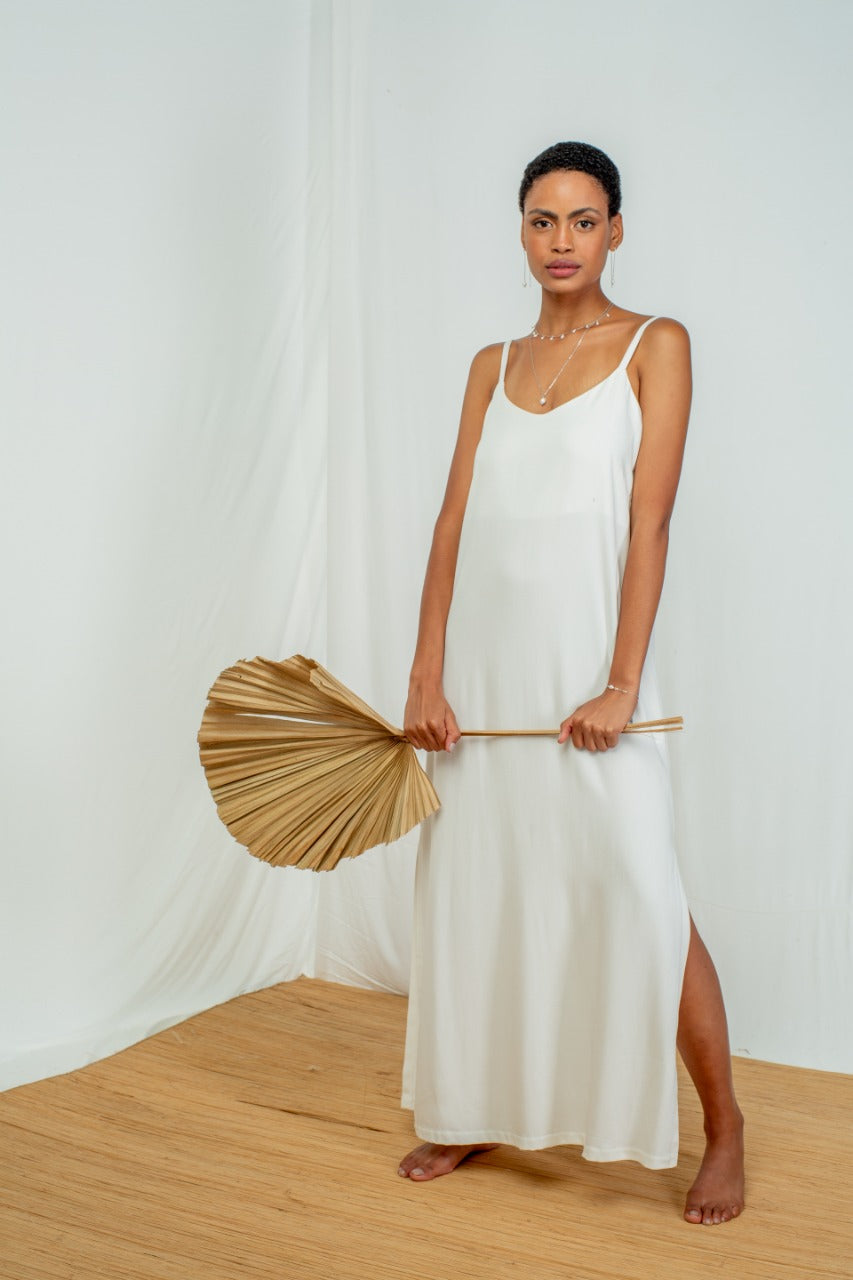 vestido off white longo com mangas