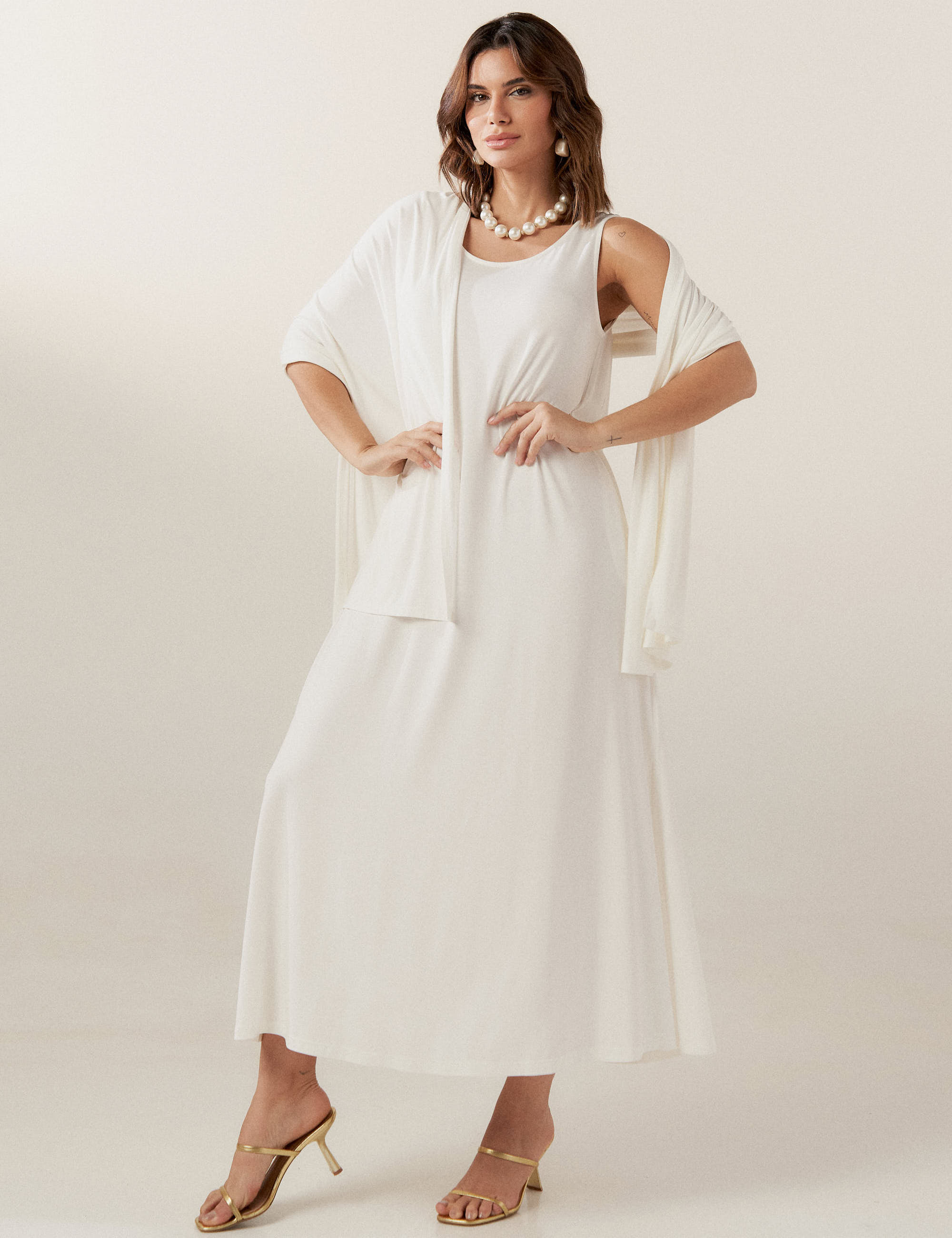 vestido off white longo com fenda
