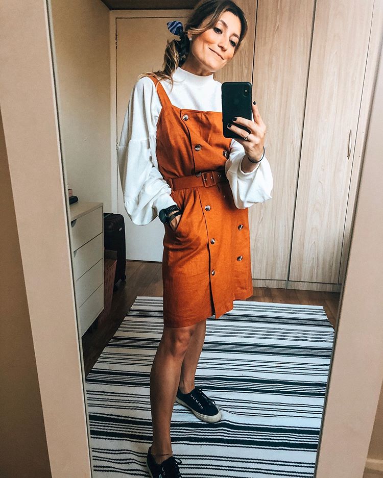 vestido com tênis street style