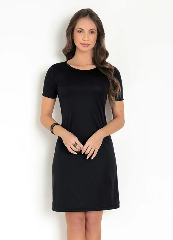 vestido preto com gola quadrada