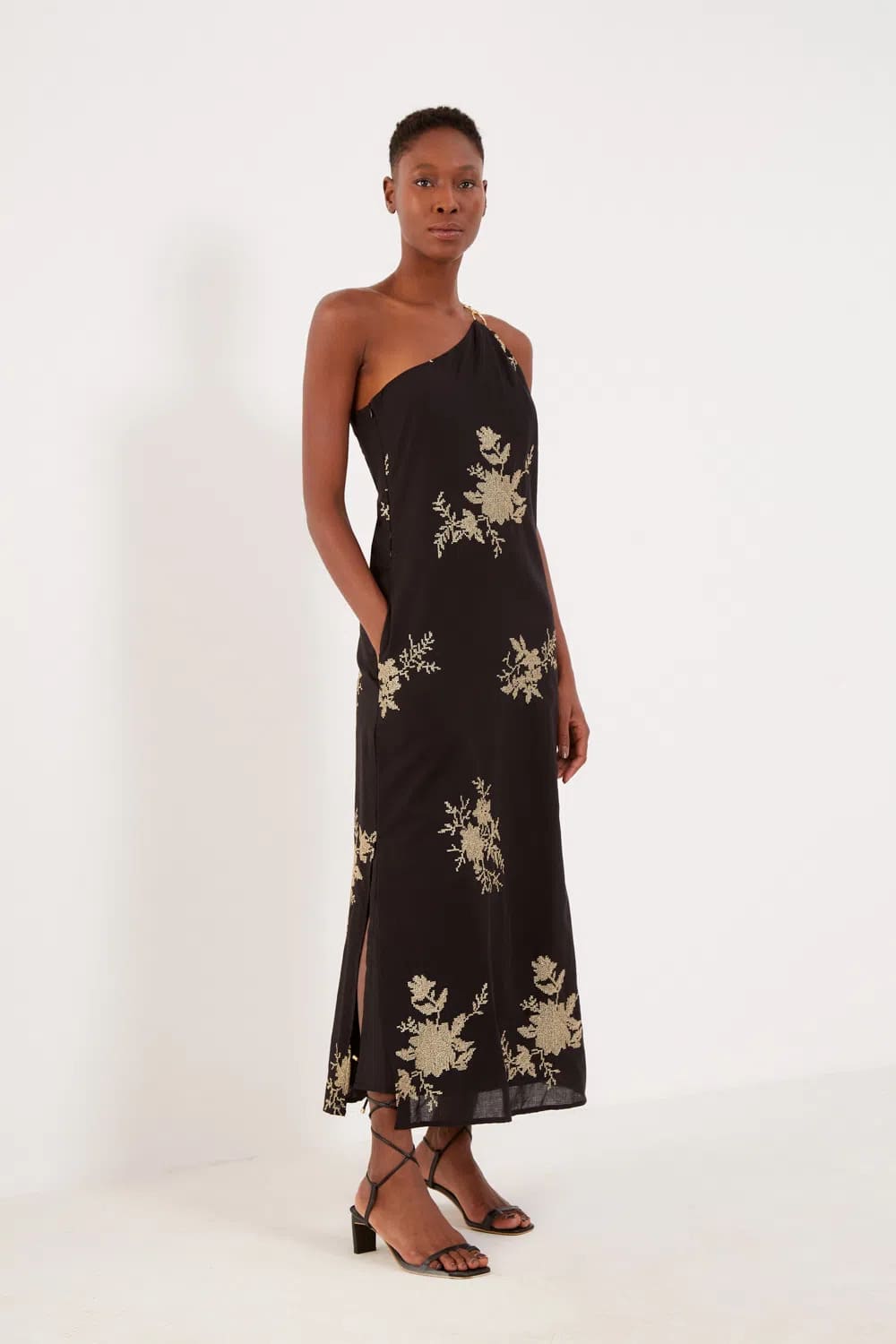 Vestido de Linho 100%: Vale o Investimento? Análise de Caimento e Durabilidade