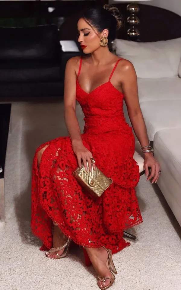 Inspirações para o Natal
4. A Psicologia das Cores no Natal: Por Que o Vermelho Reina?
5. Tendências de Vestidos Vermelhos para Brilhar nas Festas de Fim de Ano