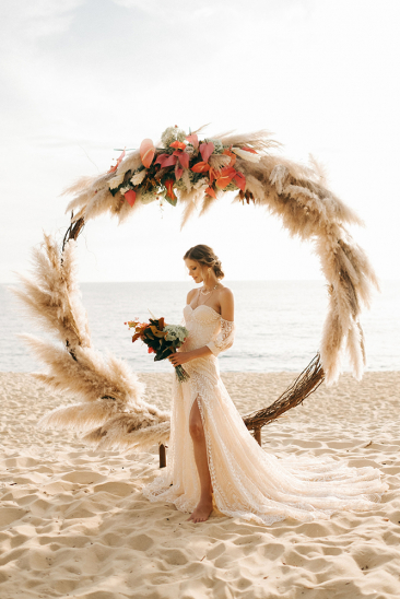 Guia completo de tecidos para vestidos de noiva na praia