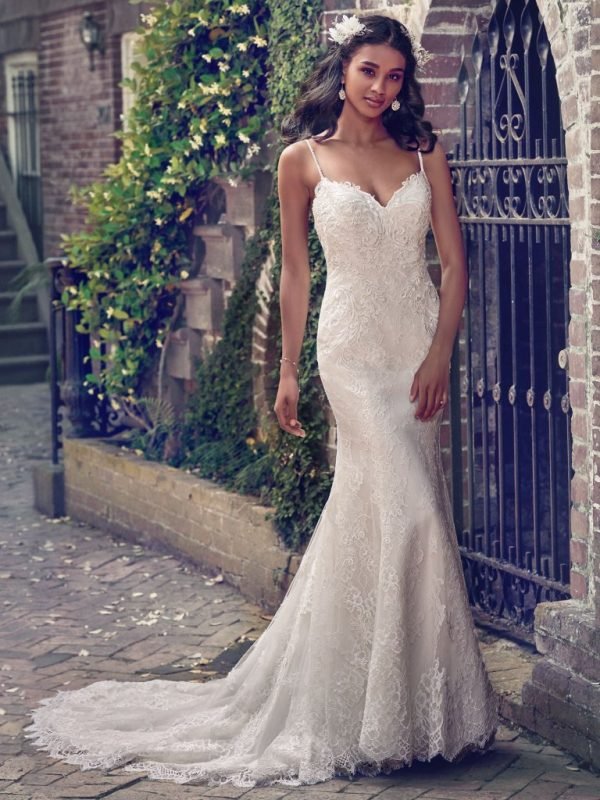 Tendências de acessórios e calçados para noivas e convidadas na praia