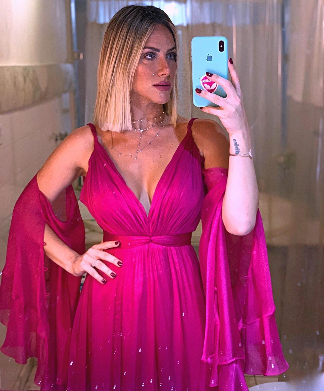 vestido rosa com babado