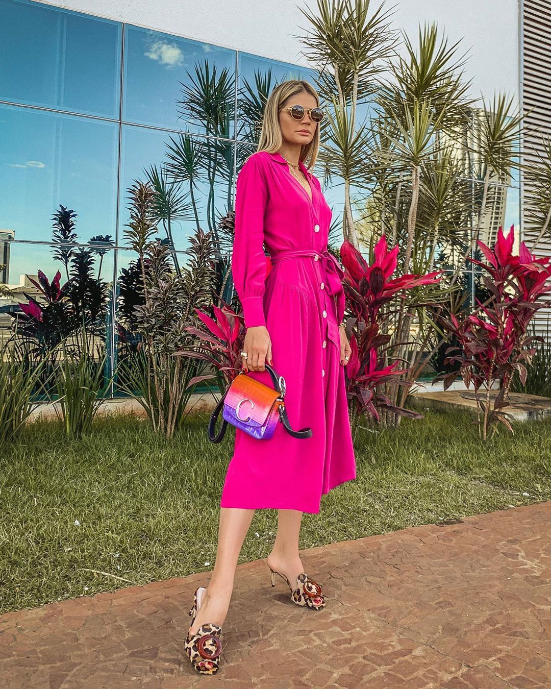 vestido rosa com salto