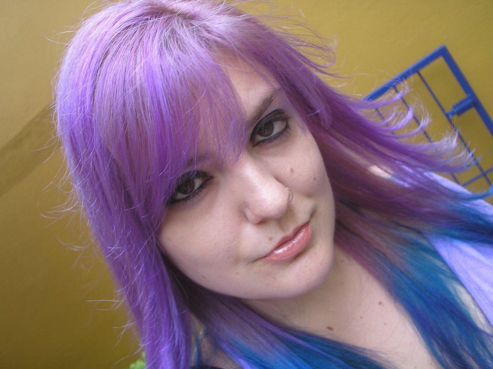 violeta genciana cabelo castanho