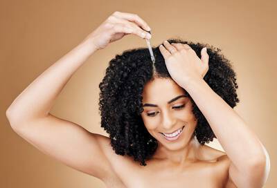 Biotina para Cabelo: Mitos e Verdades sobre a Vitamina do Crescimento