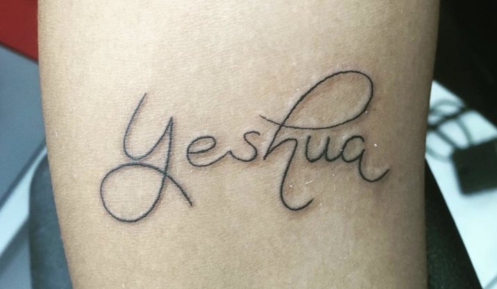 yeshua tatuagem delicada