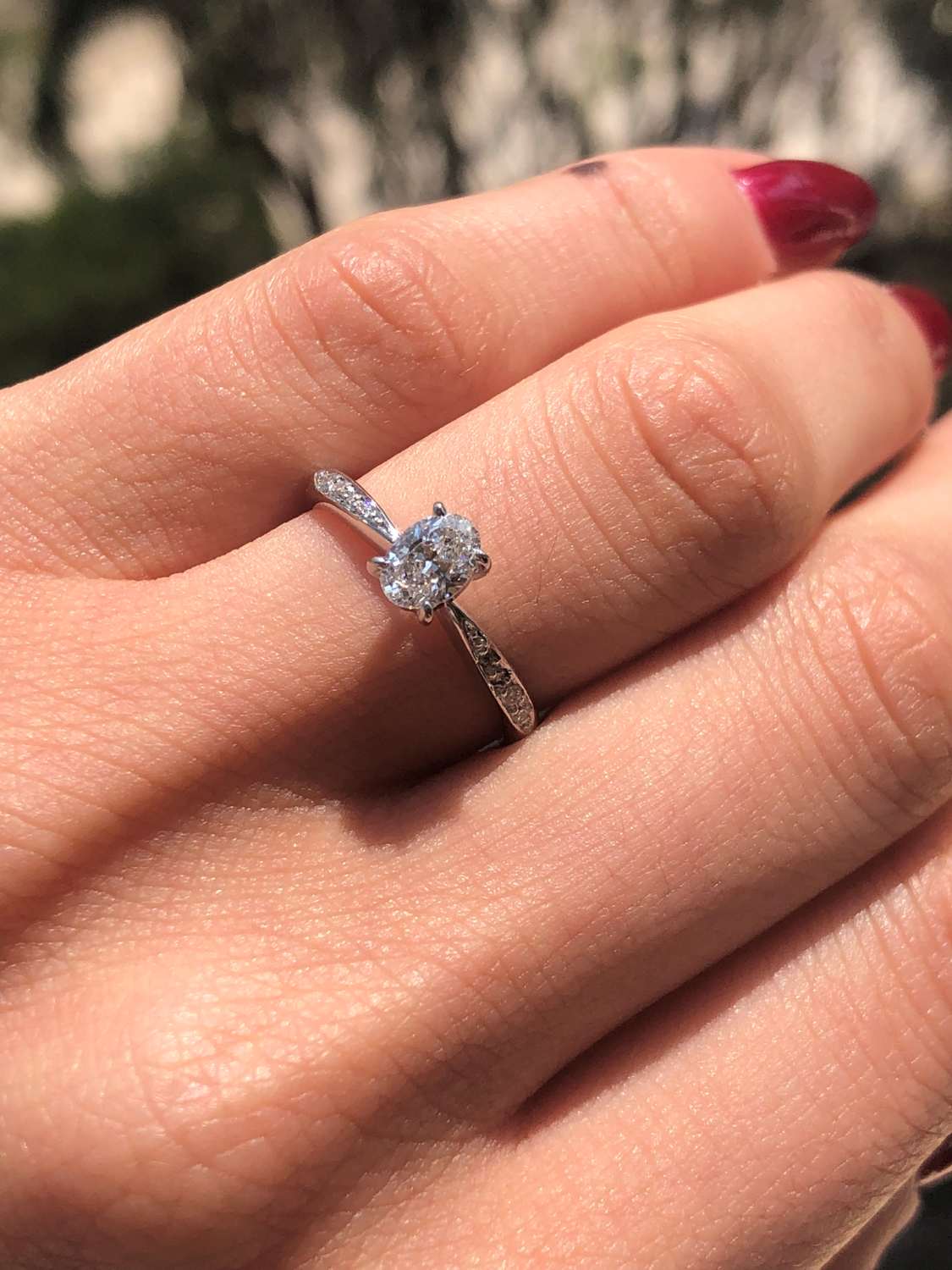 anel de noivado com diamantes