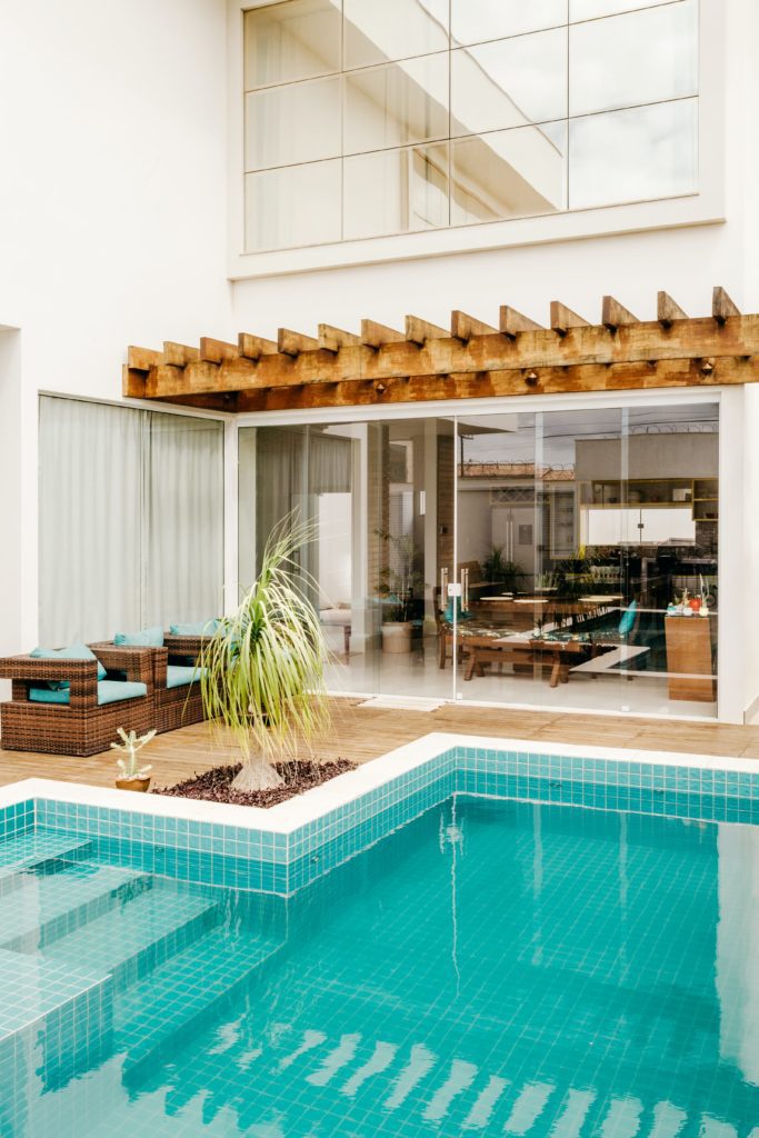 área gourmet com piscina e forno