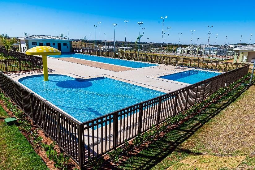 área gourmet com piscina e banheira