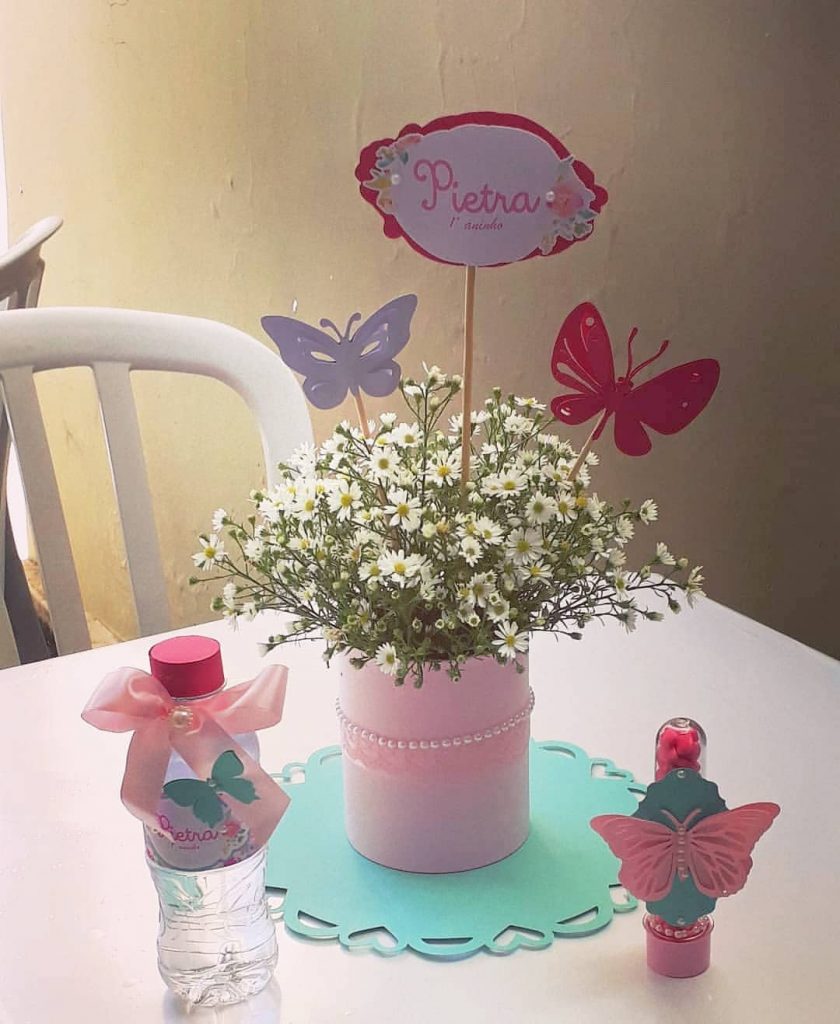 como fazer arranjos de mesa para festa