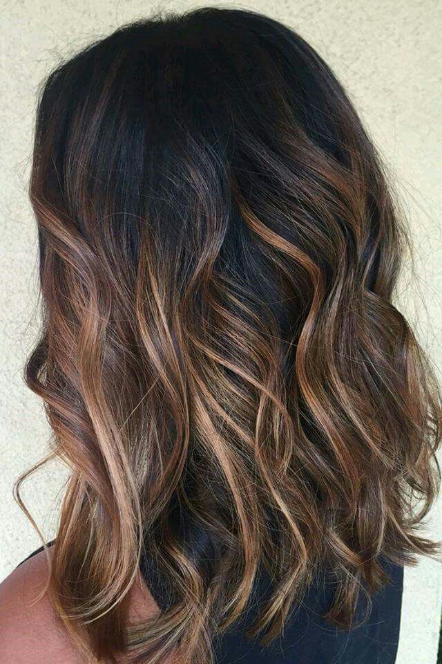 luzes em cabelo preto