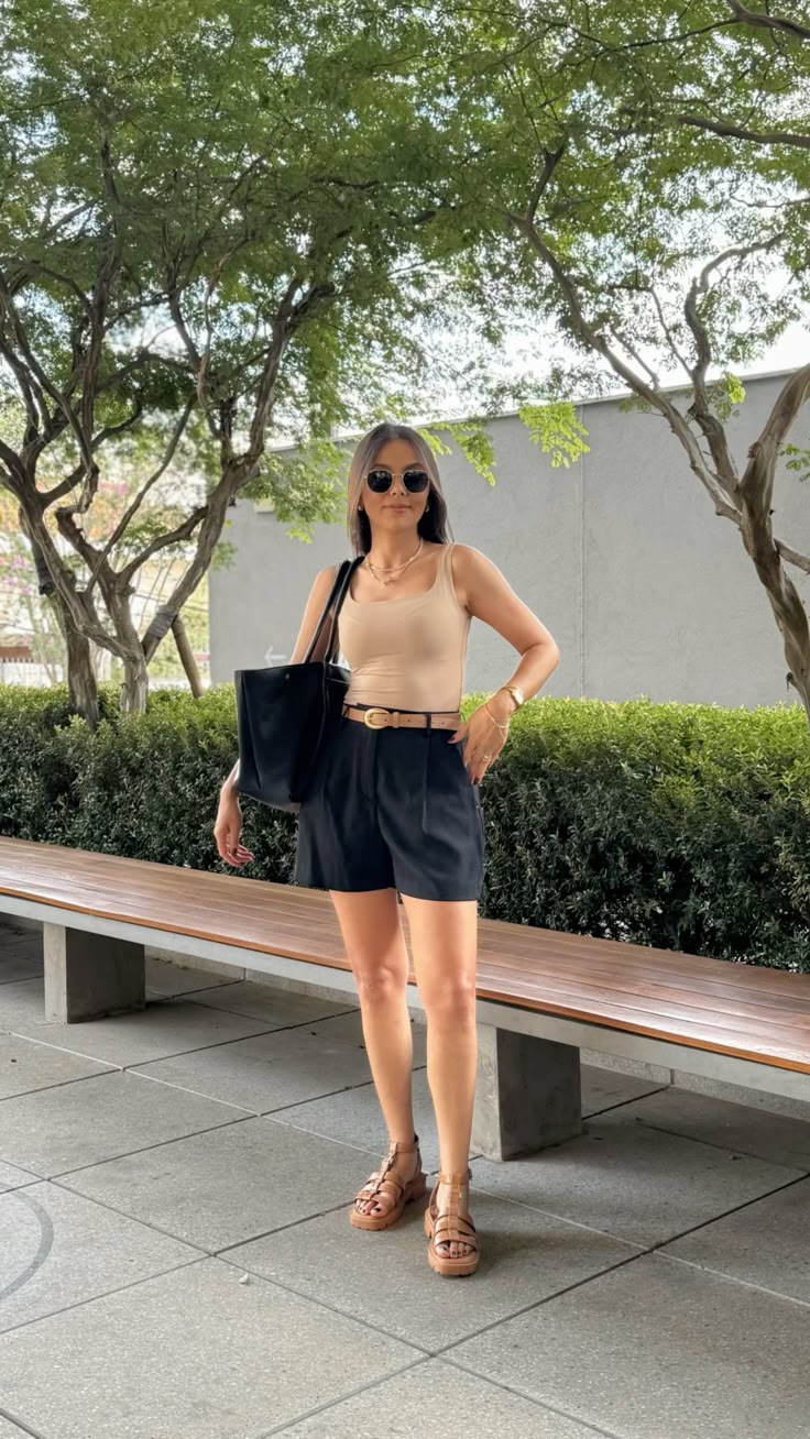 short preto alfaiataria com que blusa