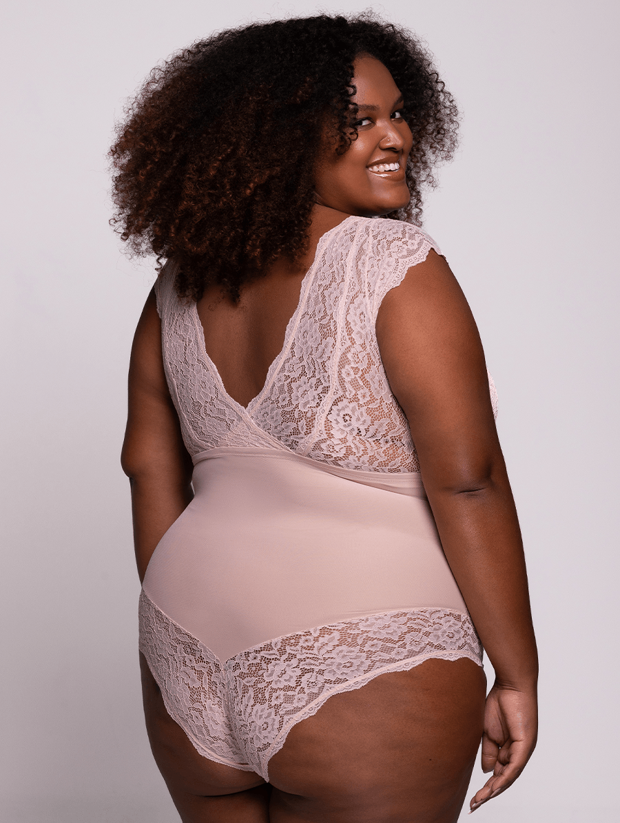 body de renda com sustentação