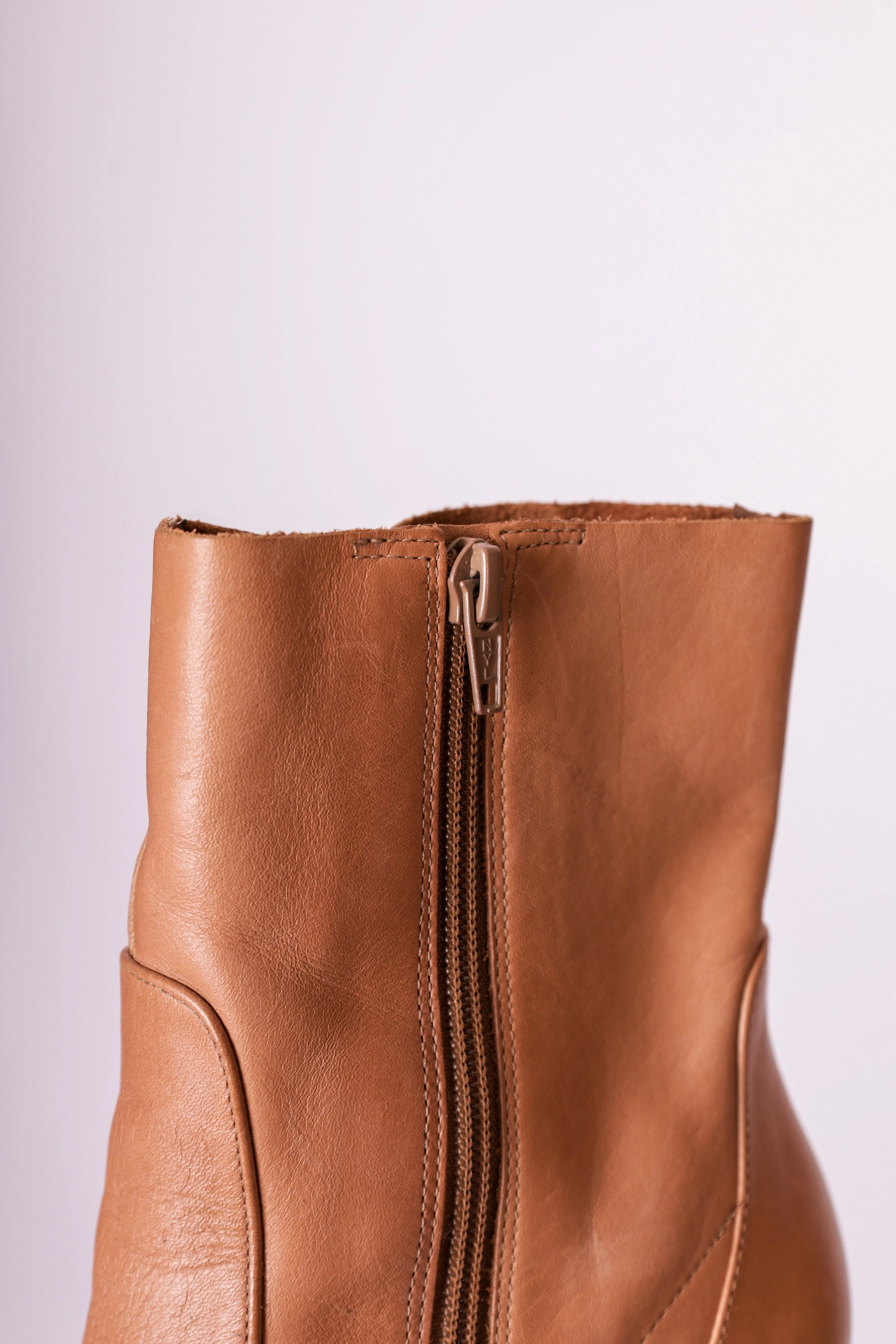 bota arezzo preta cano curto