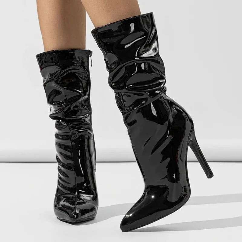 bota de couro cano alto salto fino